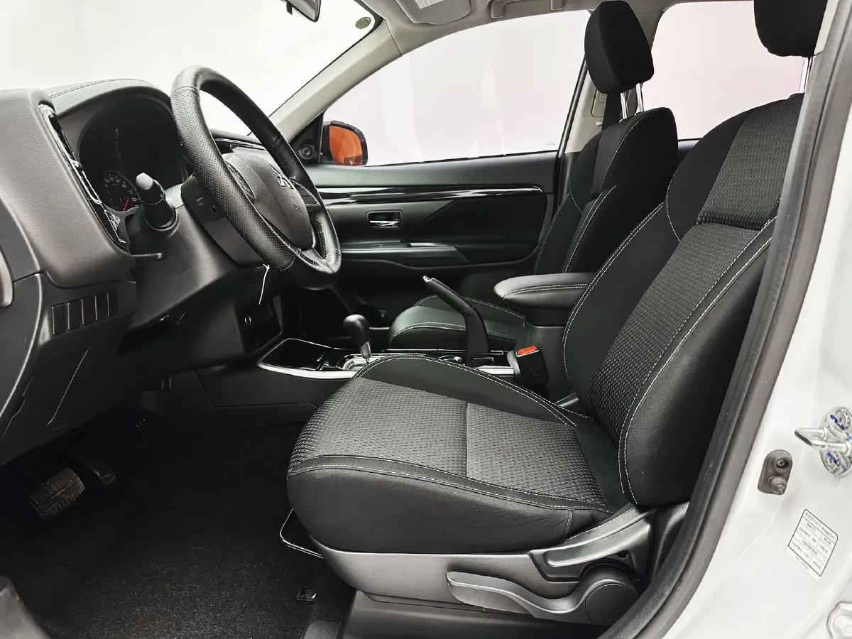 2021 Mitsubishi Outlander 2.0L 166HP L4 CVT,autocango,china used car exporter,china ev exporter,chinese used car exporter,chinese used ev exporter