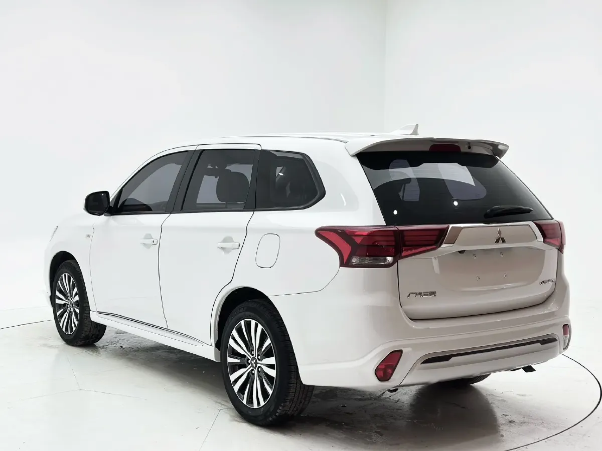 2021 Mitsubishi Outlander 2.0L 166HP L4 CVT,autocango,china used car exporter,china ev exporter,chinese used car exporter,chinese used ev exporter