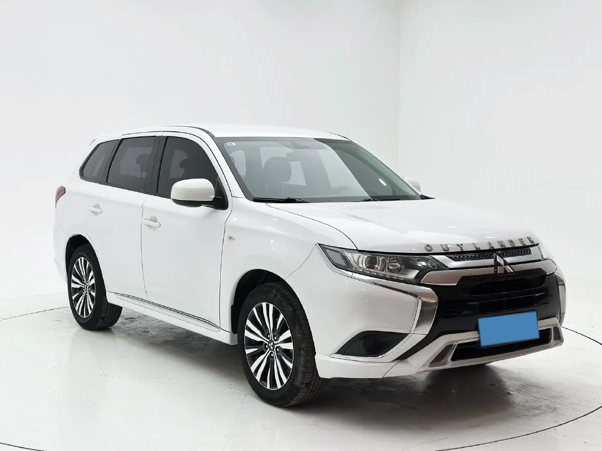 2021 Mitsubishi Outlander 2.0L 166HP L4 CVT,autocango,china used car exporter,china ev exporter,chinese used car exporter,chinese used ev exporter
