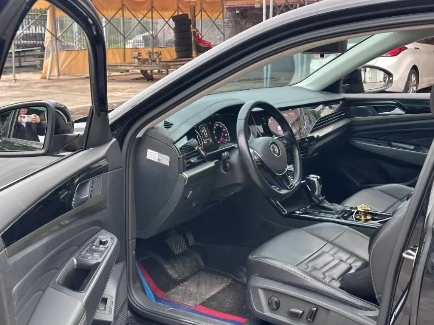 2020 Volkswagen Passat 2.0T 186HP L4 7DCT,autocango,china used car exporter,china ev exporter,chinese used car exporter,chinese used ev exporter