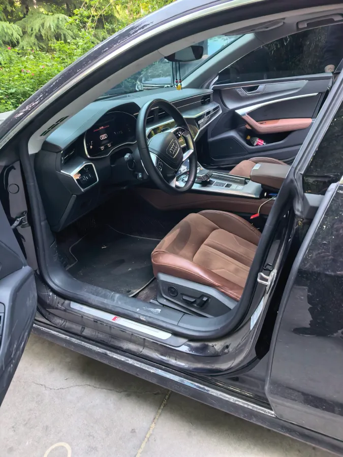 2024 Audi A7L 2.0T 245HP L4 7DCT,autocango,china used car exporter,china ev exporter,chinese used car exporter,chinese used ev exporter