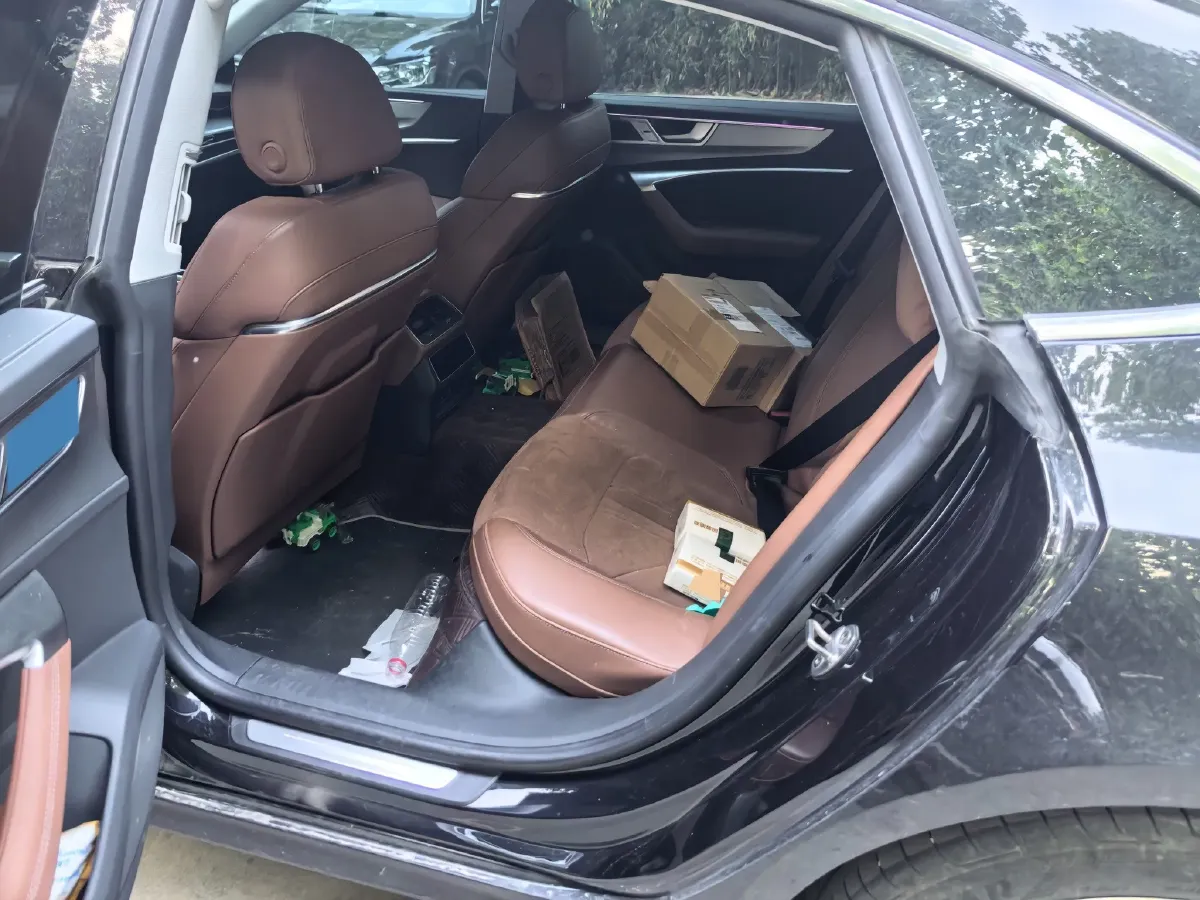 2024 Audi A7L 2.0T 245HP L4 7DCT,autocango,china used car exporter,china ev exporter,chinese used car exporter,chinese used ev exporter