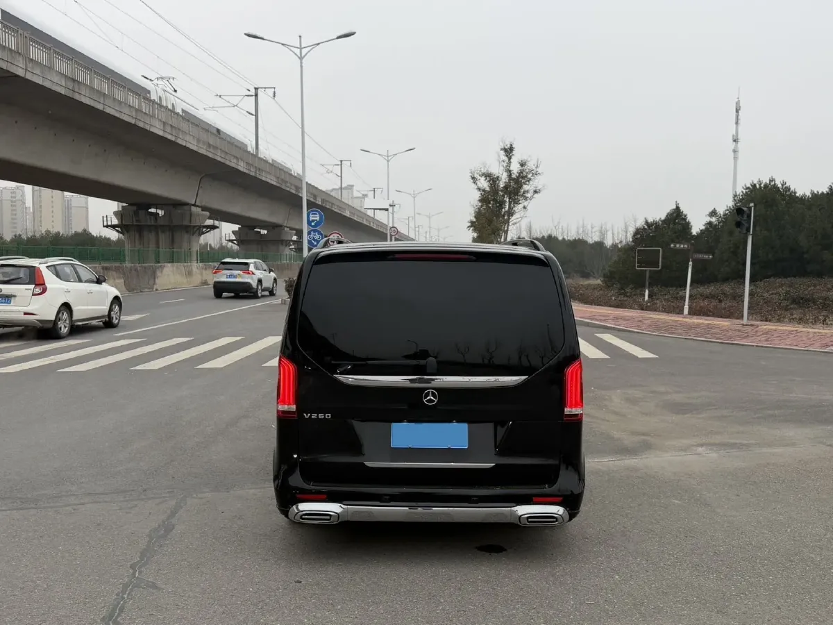 2022 Mercedes-Benz V Class 2.0T 211HP L4 9AT,autocango,china used car exporter,china ev exporter,chinese used car exporter,chinese used ev exporter