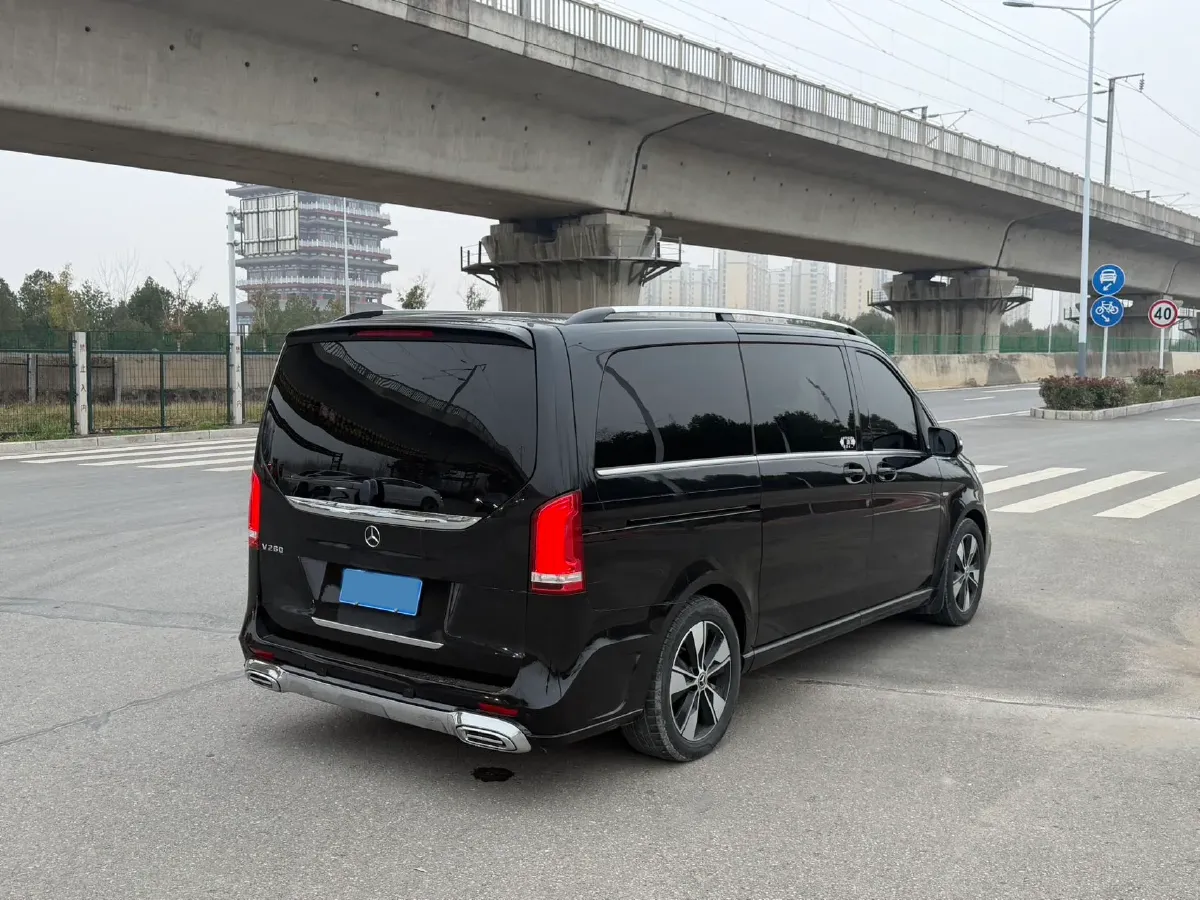 2022 Mercedes-Benz V Class 2.0T 211HP L4 9AT,autocango,china used car exporter,china ev exporter,chinese used car exporter,chinese used ev exporter