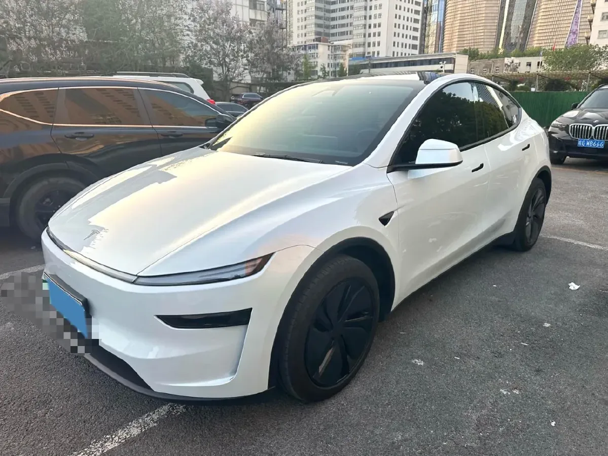 2025 Tesla Model Y BEV 62.5KWH,autocango,china used car exporter,china ev exporter,chinese used car exporter,chinese used ev exporter