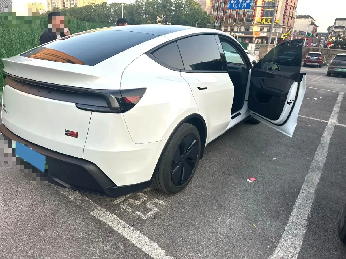 2025 Tesla Model Y BEV 62.5KWH,autocango,china used car exporter,china ev exporter,chinese used car exporter,chinese used ev exporter