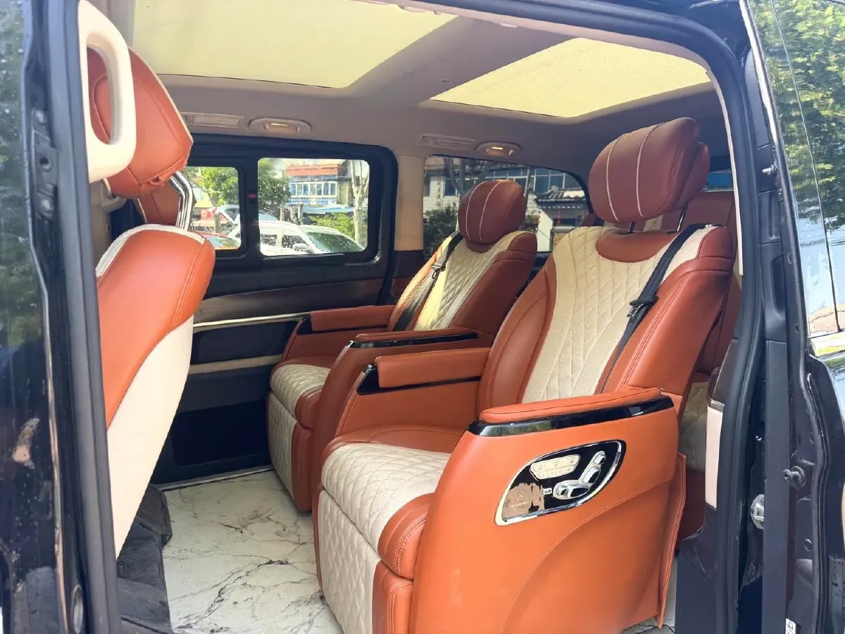 2021 Mercedes-Benz V Class 2.0T 211HP L4 9AT,autocango,china used car exporter,china ev exporter,chinese used car exporter,chinese used ev exporter