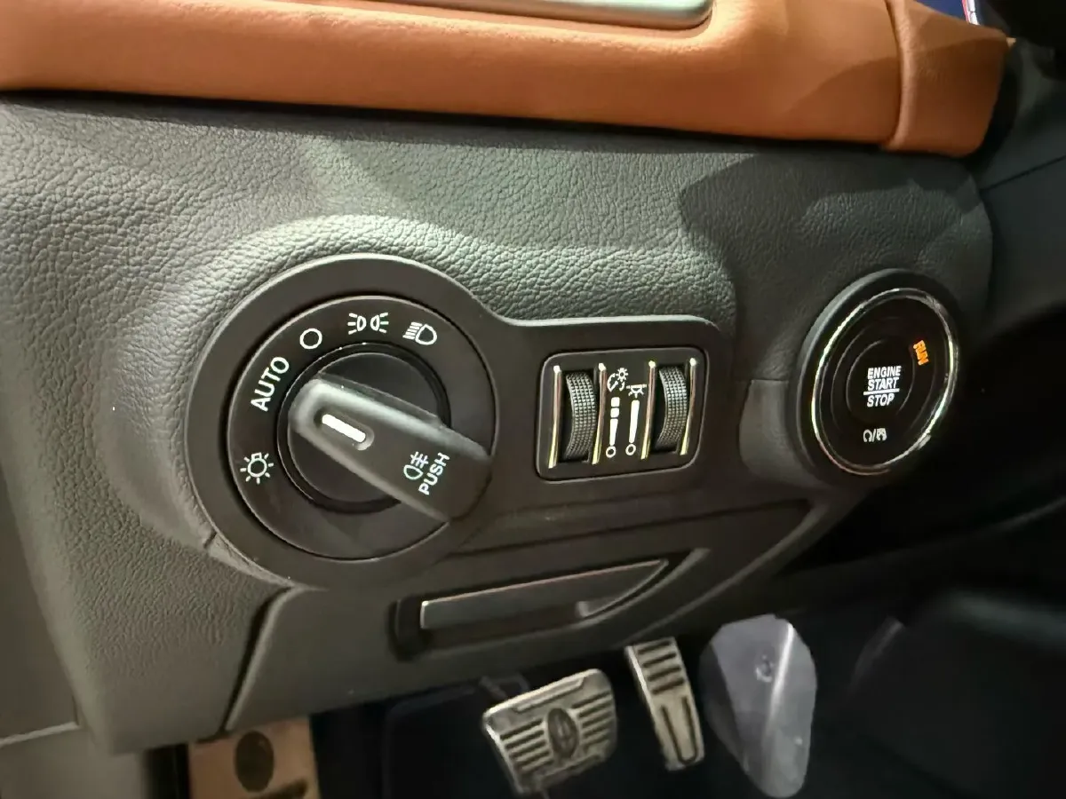 2022 Maserati Ghibli 3.0T 350HP V6 8AT,autocango,china used car exporter,china ev exporter,chinese used car exporter,chinese used ev exporter