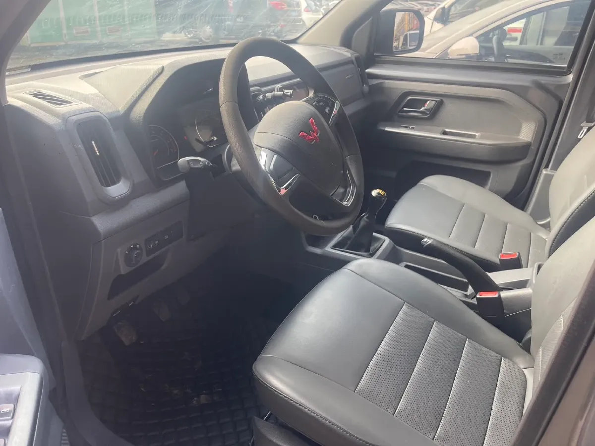 2021 WuLing ZhentTu 1.5L 99HP L4 5MT,autocango,china used car exporter,china ev exporter,chinese used car exporter,chinese used ev exporter
