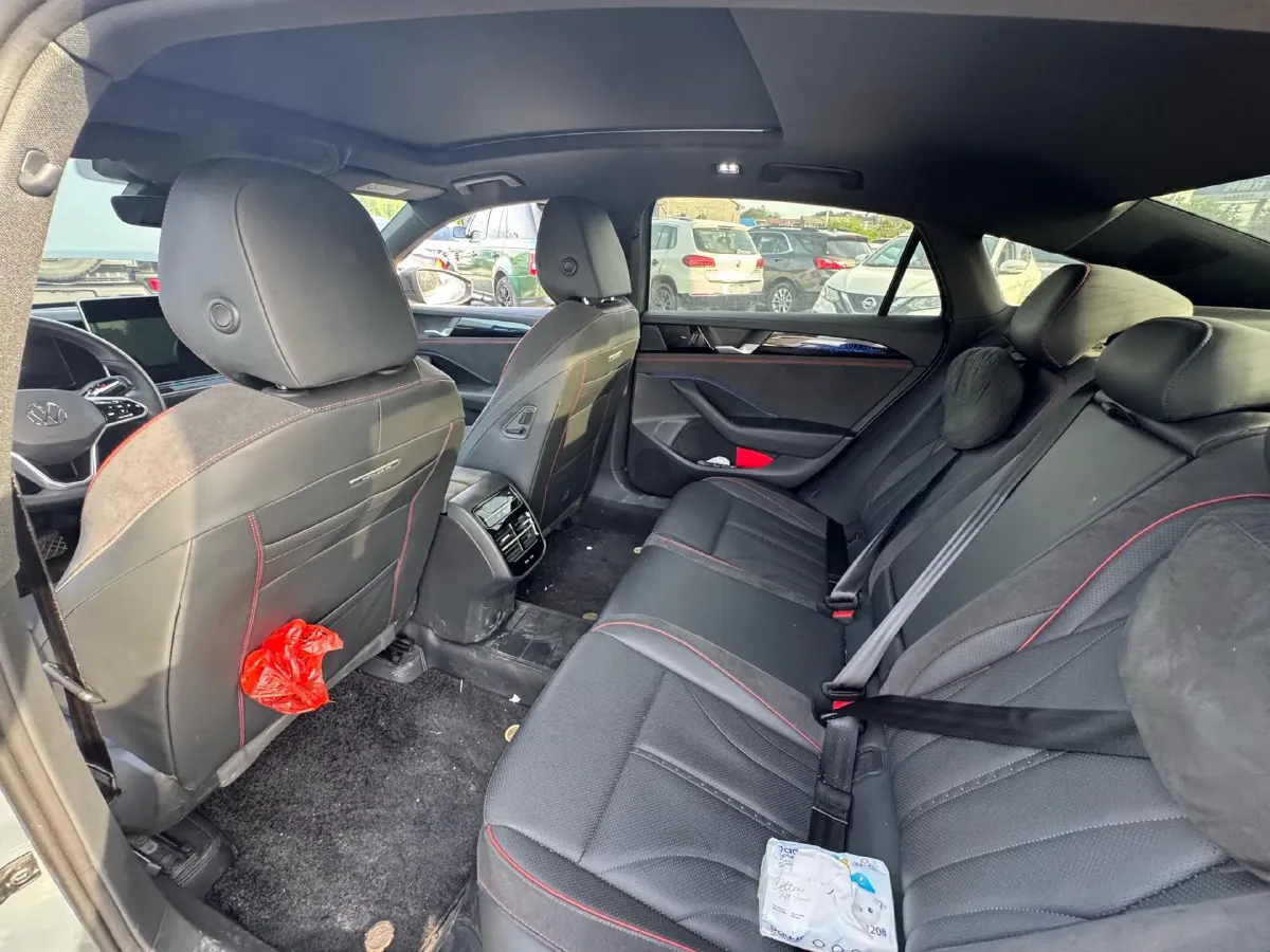 2024 Volkswagen Magotan 2.0T 220HP L4 7DCT,autocango,china used car exporter,china ev exporter,chinese used car exporter,chinese used ev exporter