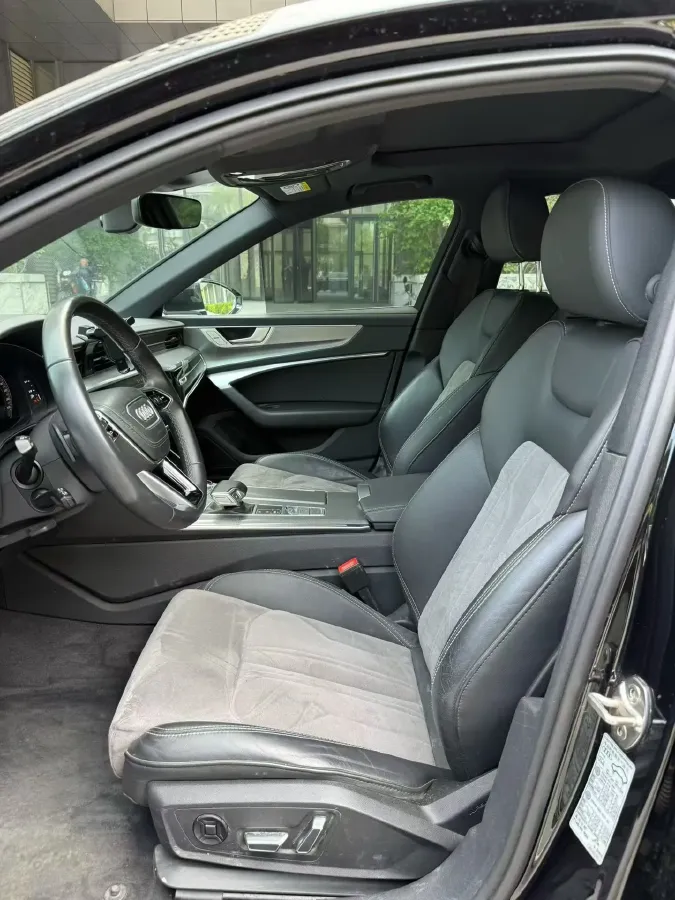 2023 Audi A6L 2.0T 245HP L4 7DCT,autocango,china used car exporter,china ev exporter,chinese used car exporter,chinese used ev exporter