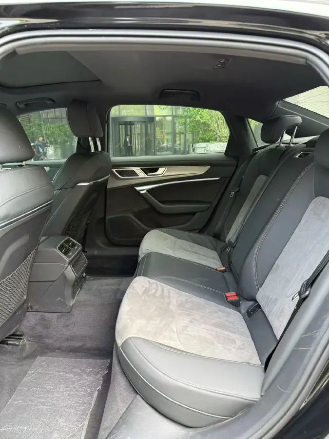 2023 Audi A6L 2.0T 245HP L4 7DCT,autocango,china used car exporter,china ev exporter,chinese used car exporter,chinese used ev exporter