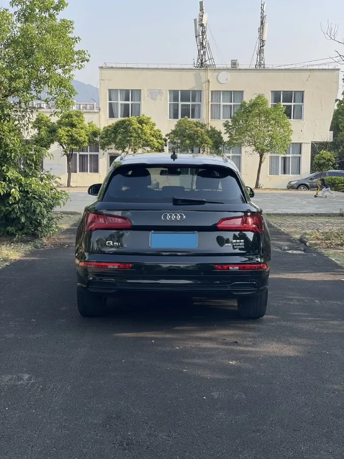 2020 Audi Q5L 2.0T 190HP L4 7DCT,autocango,china used car exporter,china ev exporter,chinese used car exporter,chinese used ev exporter
