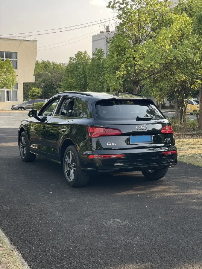 2020 Audi Q5L 2.0T 190HP L4 7DCT,autocango,china used car exporter,china ev exporter,chinese used car exporter,chinese used ev exporter