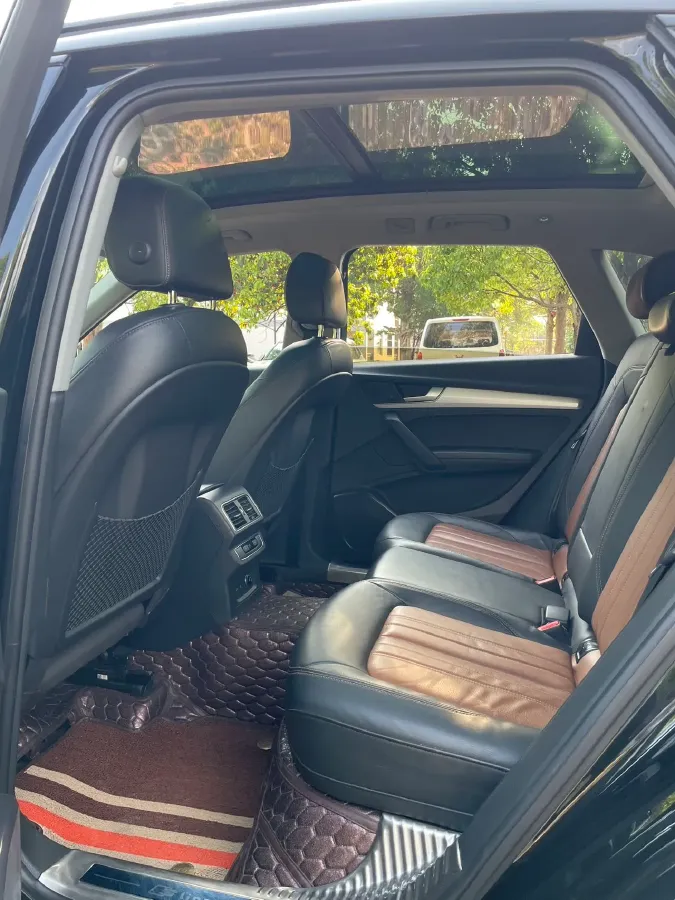 2020 Audi Q5L 2.0T 190HP L4 7DCT,autocango,china used car exporter,china ev exporter,chinese used car exporter,chinese used ev exporter