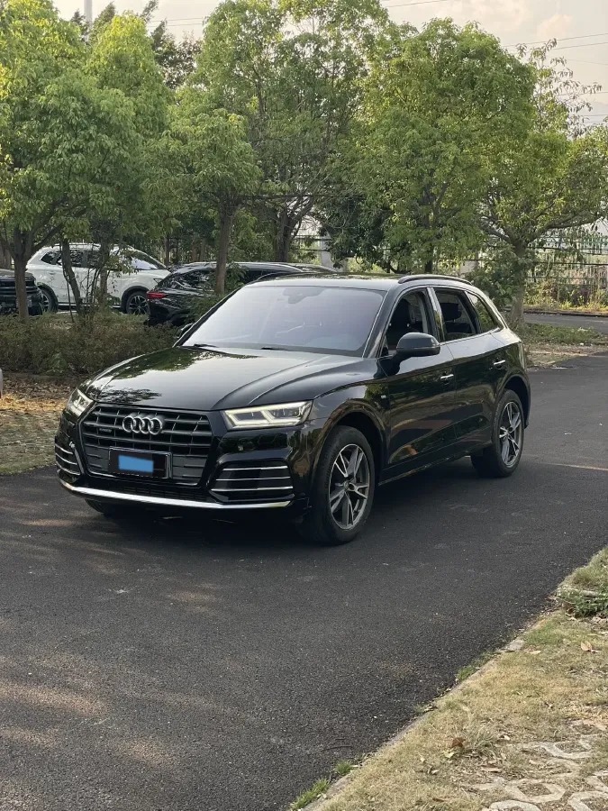 2020 Audi Q5L 2.0T 190HP L4 7DCT,autocango,china used car exporter,china ev exporter,chinese used car exporter,chinese used ev exporter