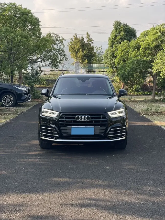 2020 Audi Q5L 2.0T 190HP L4 7DCT,autocango,china used car exporter,china ev exporter,chinese used car exporter,chinese used ev exporter
