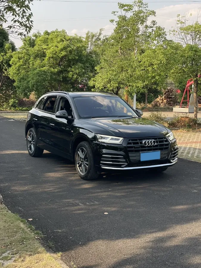 2020 Audi Q5L 2.0T 190HP L4 7DCT,autocango,china used car exporter,china ev exporter,chinese used car exporter,chinese used ev exporter