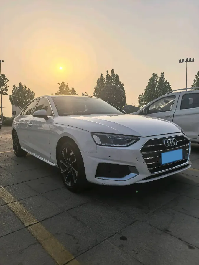 2022 Audi A4L 2.0T 190HP L4 7DCT,autocango,china used car exporter,china ev exporter,chinese used car exporter,chinese used ev exporter