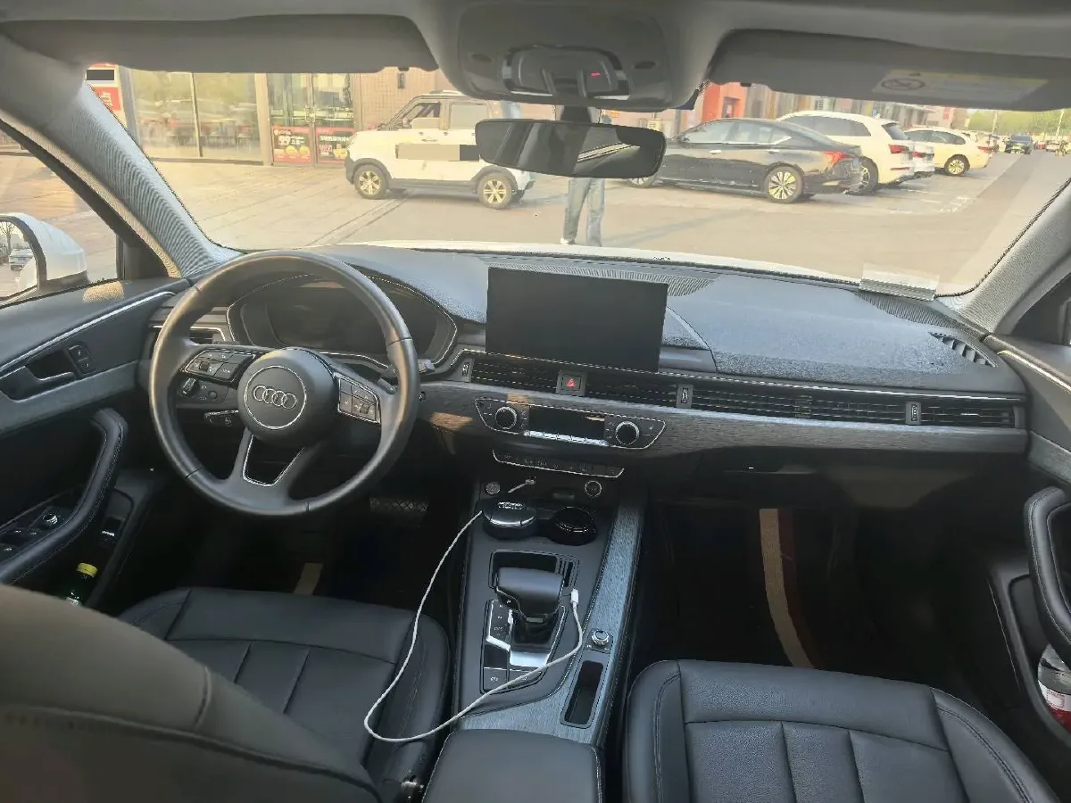 2022 Audi A4L 2.0T 190HP L4 7DCT,autocango,china used car exporter,china ev exporter,chinese used car exporter,chinese used ev exporter