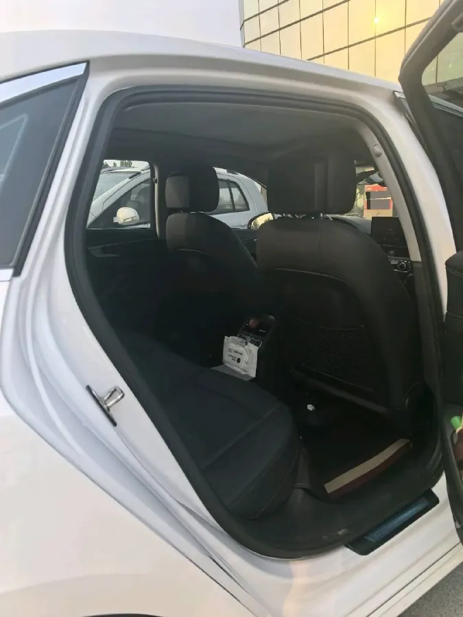 2022 Audi A4L 2.0T 190HP L4 7DCT,autocango,china used car exporter,china ev exporter,chinese used car exporter,chinese used ev exporter