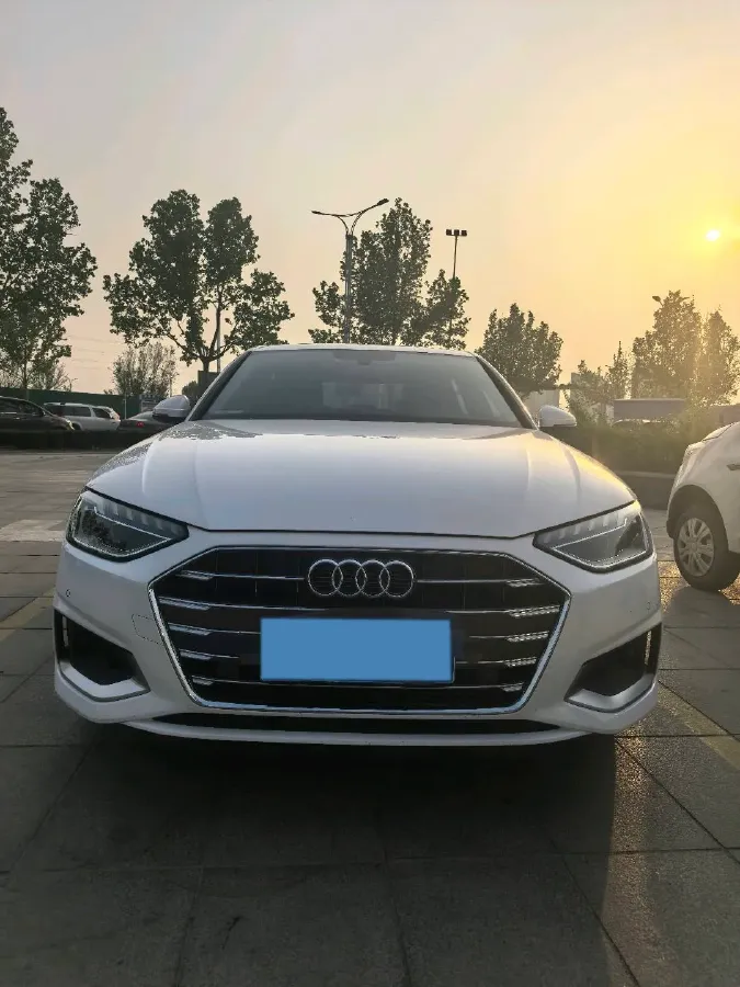 2022 Audi A4L 2.0T 190HP L4 7DCT,autocango,china used car exporter,china ev exporter,chinese used car exporter,chinese used ev exporter
