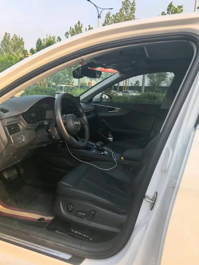 2022 Audi A4L 2.0T 190HP L4 7DCT,autocango,china used car exporter,china ev exporter,chinese used car exporter,chinese used ev exporter