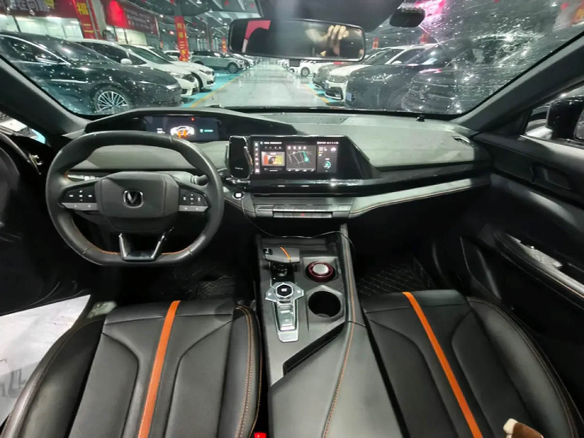 2024 ChangAn UNI-V 1.5T 188HP L4 7DCT,autocango,china used car exporter,china ev exporter,chinese used car exporter,chinese used ev exporter