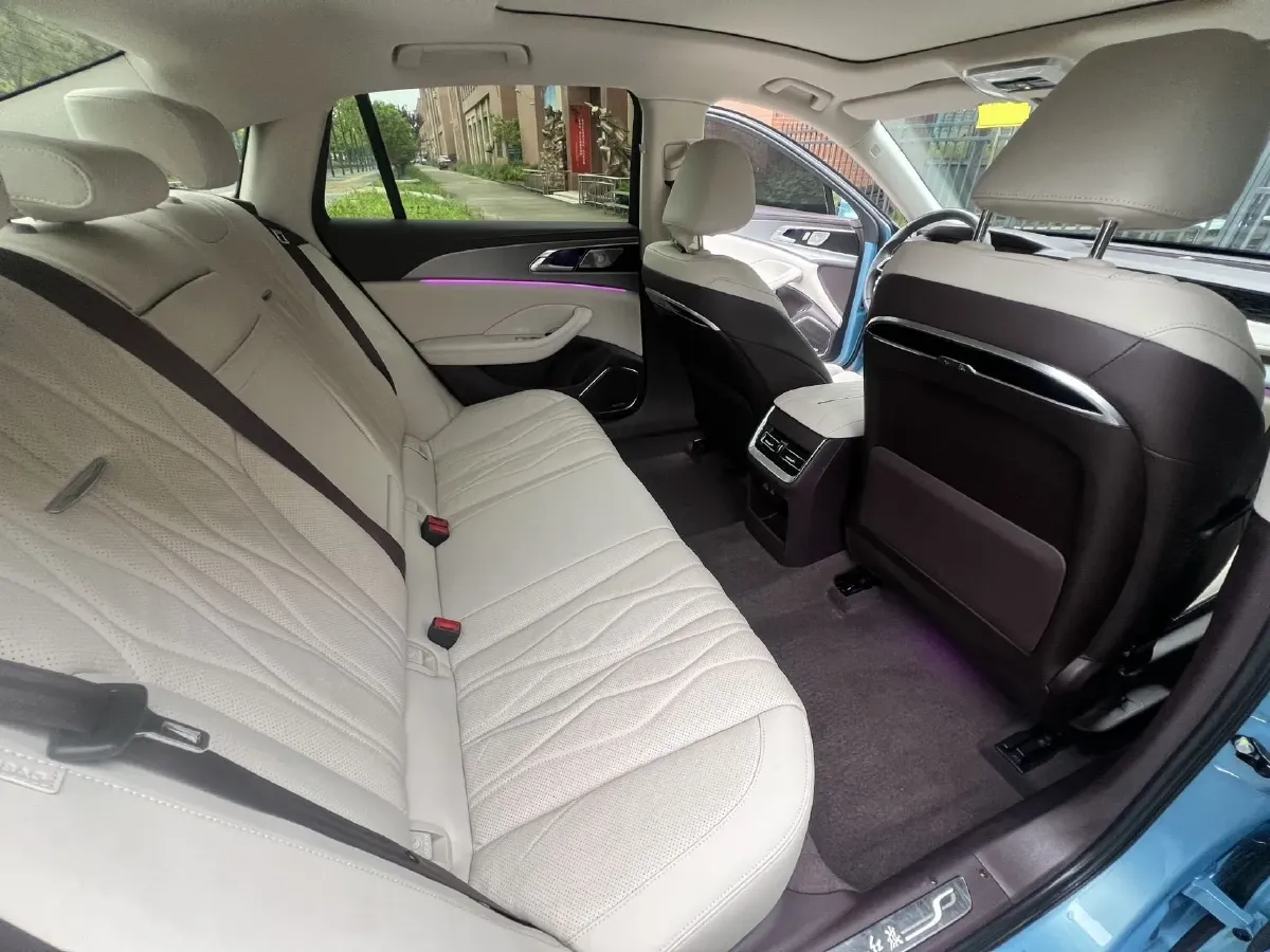 2023 HongQi HS5 2.0T 252HP L4 8AT,autocango,china used car exporter,china ev exporter,chinese used car exporter,chinese used ev exporter