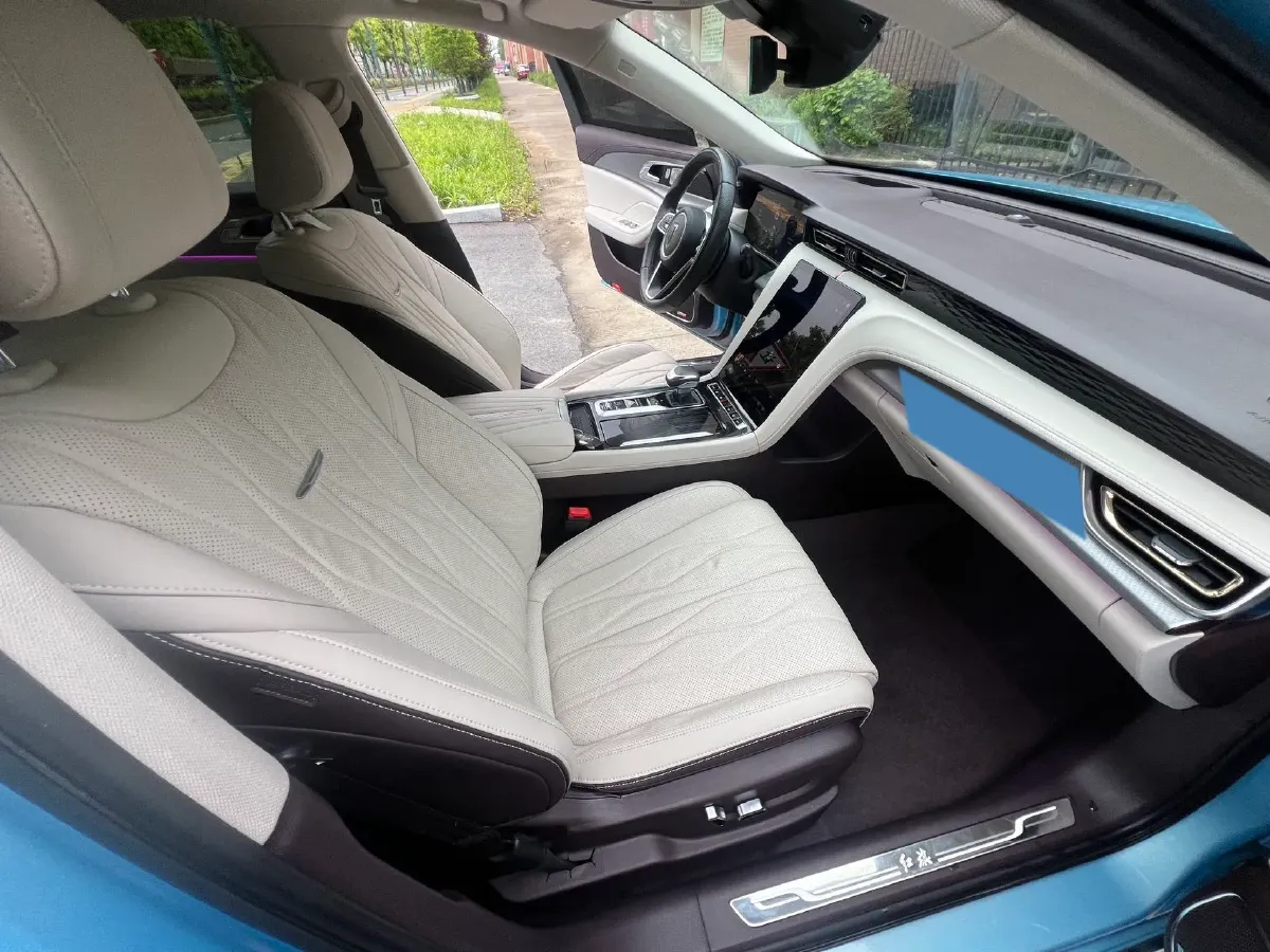 2023 HongQi HS5 2.0T 252HP L4 8AT,autocango,china used car exporter,china ev exporter,chinese used car exporter,chinese used ev exporter