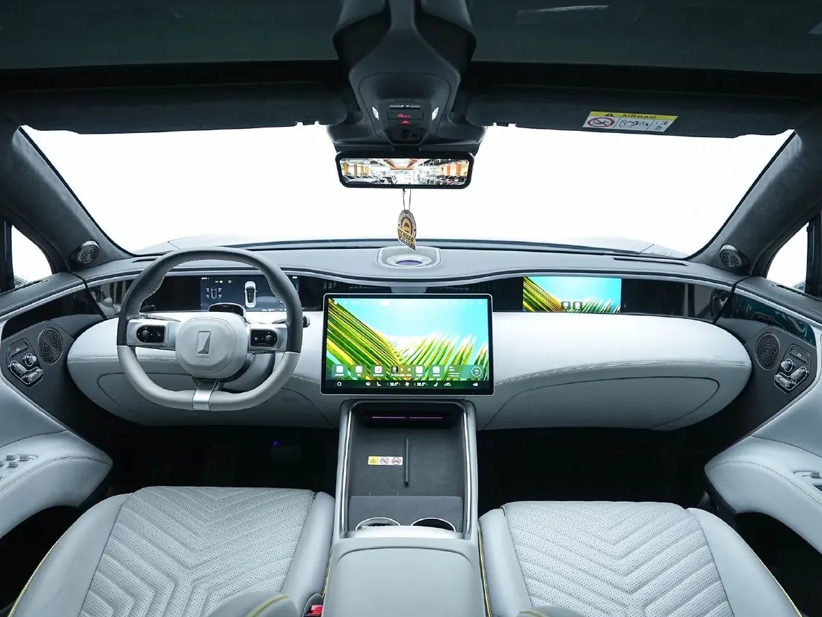 2025 Avatr 11 1.5T 156HP L4 REEV,autocango,china used car exporter,china ev exporter,chinese used car exporter,chinese used ev exporter