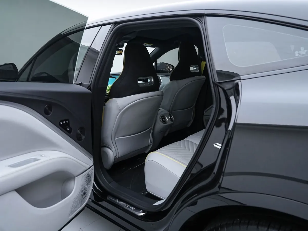 2025 Avatr 11 1.5T 156HP L4 REEV,autocango,china used car exporter,china ev exporter,chinese used car exporter,chinese used ev exporter