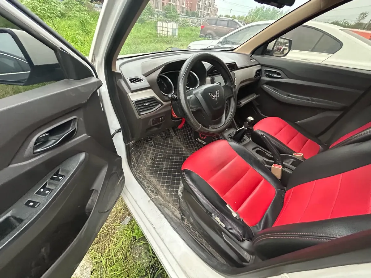 2018 WuLing HongGuang 1.5L 105HP L4 5MT,autocango,china used car exporter,china ev exporter,chinese used car exporter,chinese used ev exporter