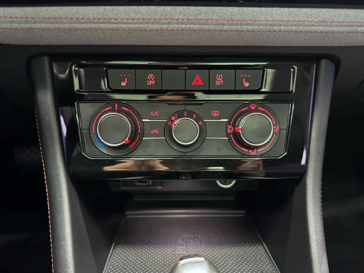 2022 Jetta VS7 1.4T 150HP L4 6AT,autocango,china used car exporter,china ev exporter,chinese used car exporter,chinese used ev exporter