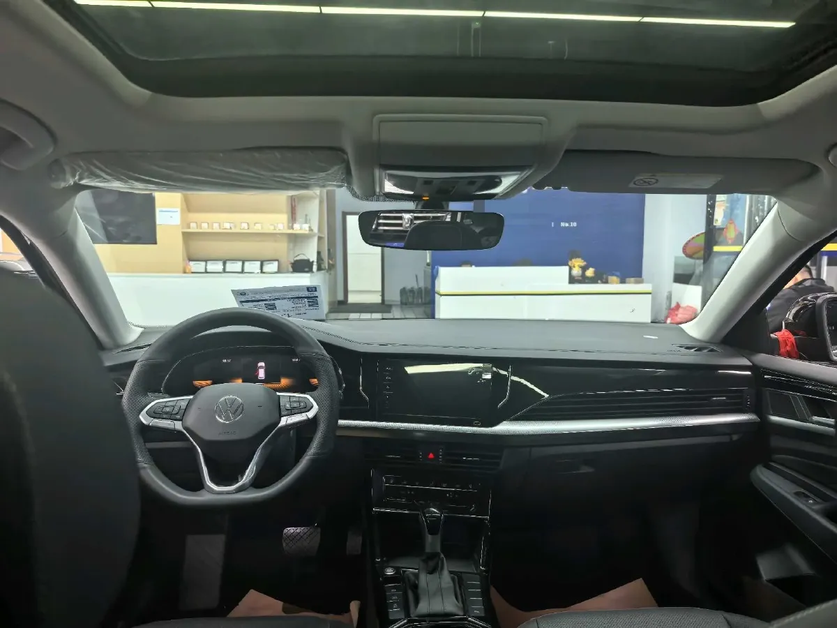 2024 Volkswagen Passat 2.0T 186HP L4 7DCT,autocango,china used car exporter,china ev exporter,chinese used car exporter,chinese used ev exporter