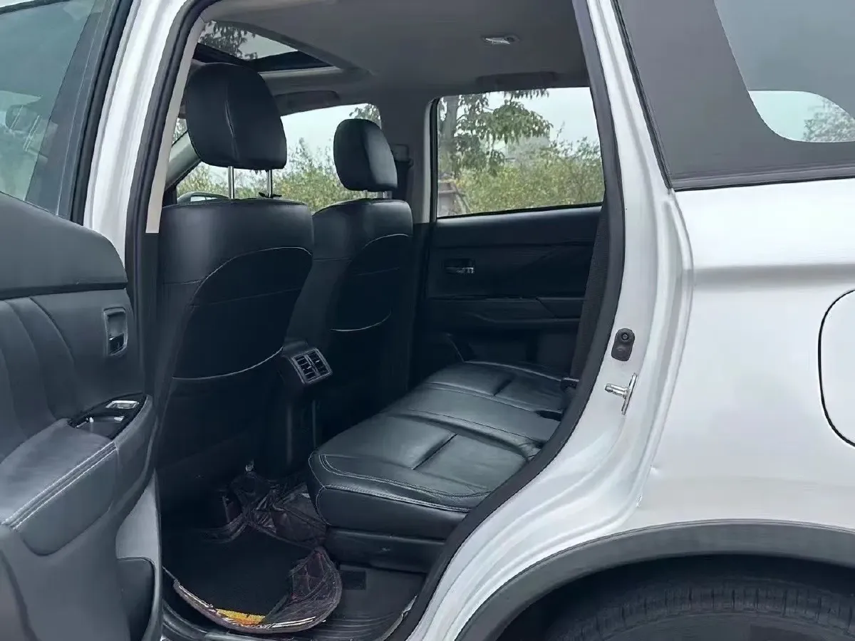 2019 Mitsubishi Outlander 2.0L 166HP L4 CVT,autocango,china used car exporter,china ev exporter,chinese used car exporter,chinese used ev exporter