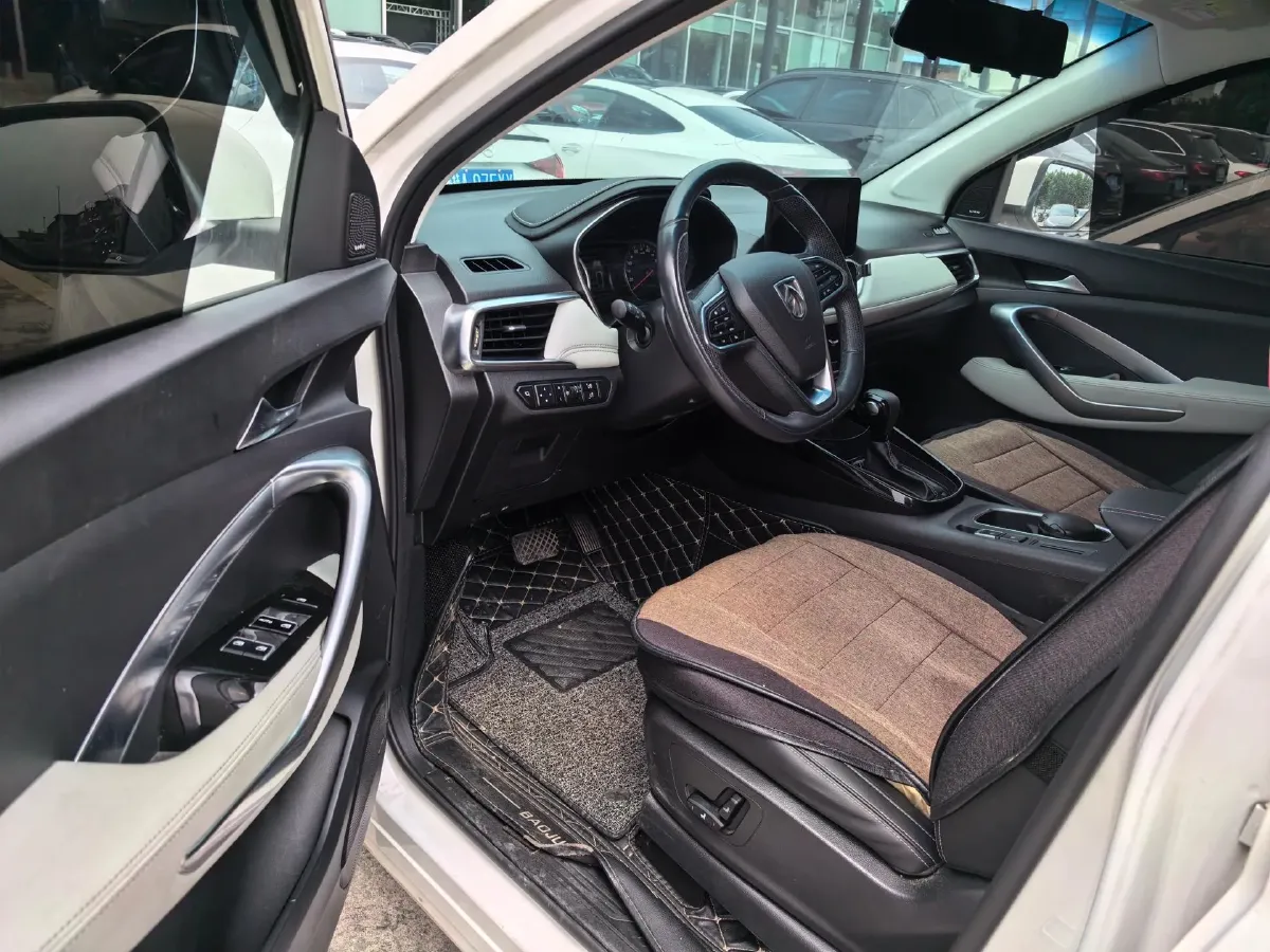 2018 BaoJun 530 1.5T 150HP L4 6DCT,autocango,china used car exporter,china ev exporter,chinese used car exporter,chinese used ev exporter