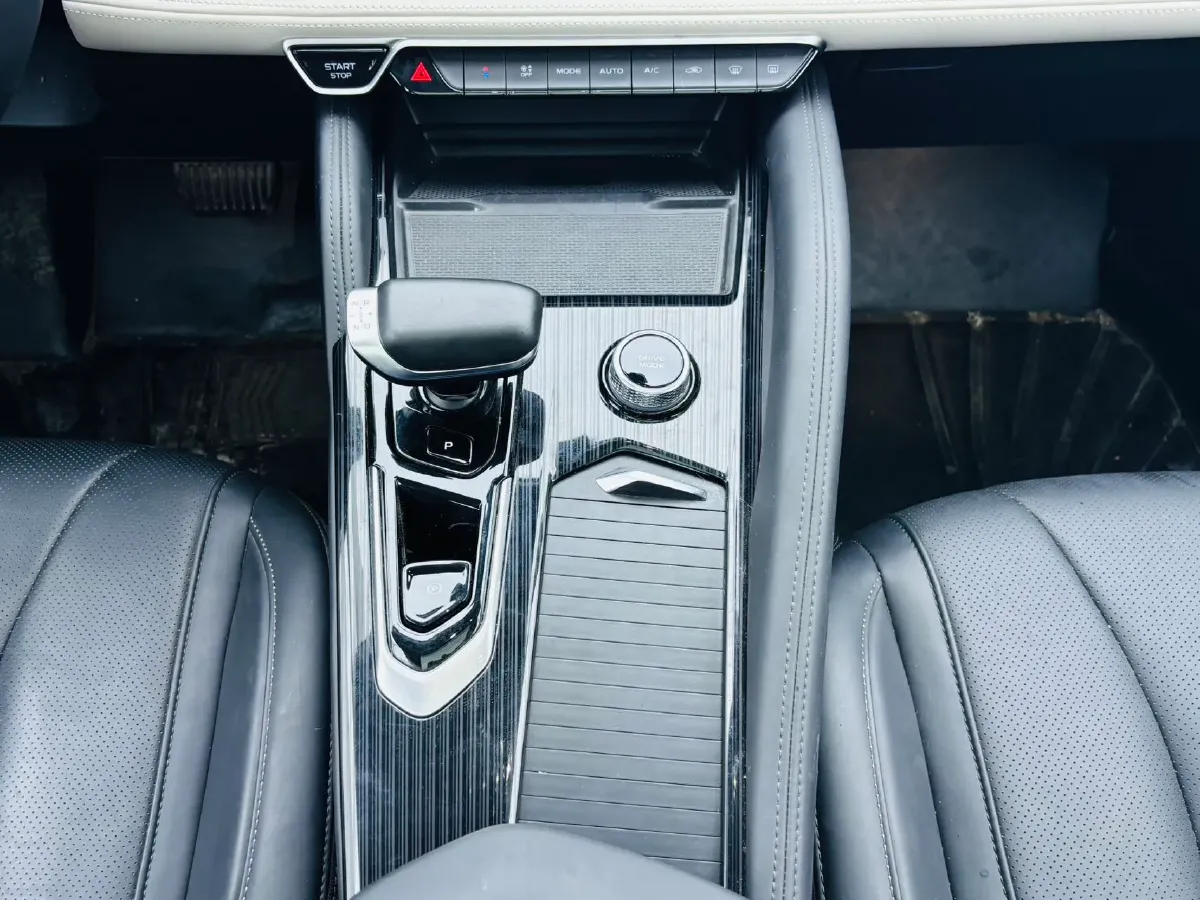 2023 Geely Monjaro 2.0T 238HP L4 8AT,autocango,china used car exporter,china ev exporter,chinese used car exporter,chinese used ev exporter