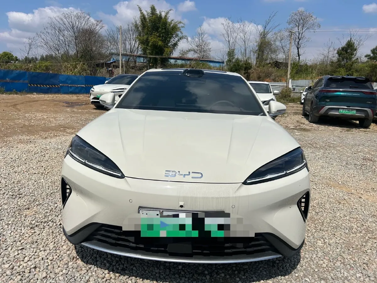 2025 LanDian E5 PLUS 1.5L 95HP L4 E-CVT PHEV,autocango,china used car exporter,china ev exporter,chinese used car exporter,chinese used ev exporter