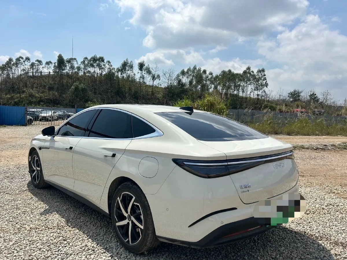 2025 LanDian E5 PLUS 1.5L 95HP L4 E-CVT PHEV,autocango,china used car exporter,china ev exporter,chinese used car exporter,chinese used ev exporter