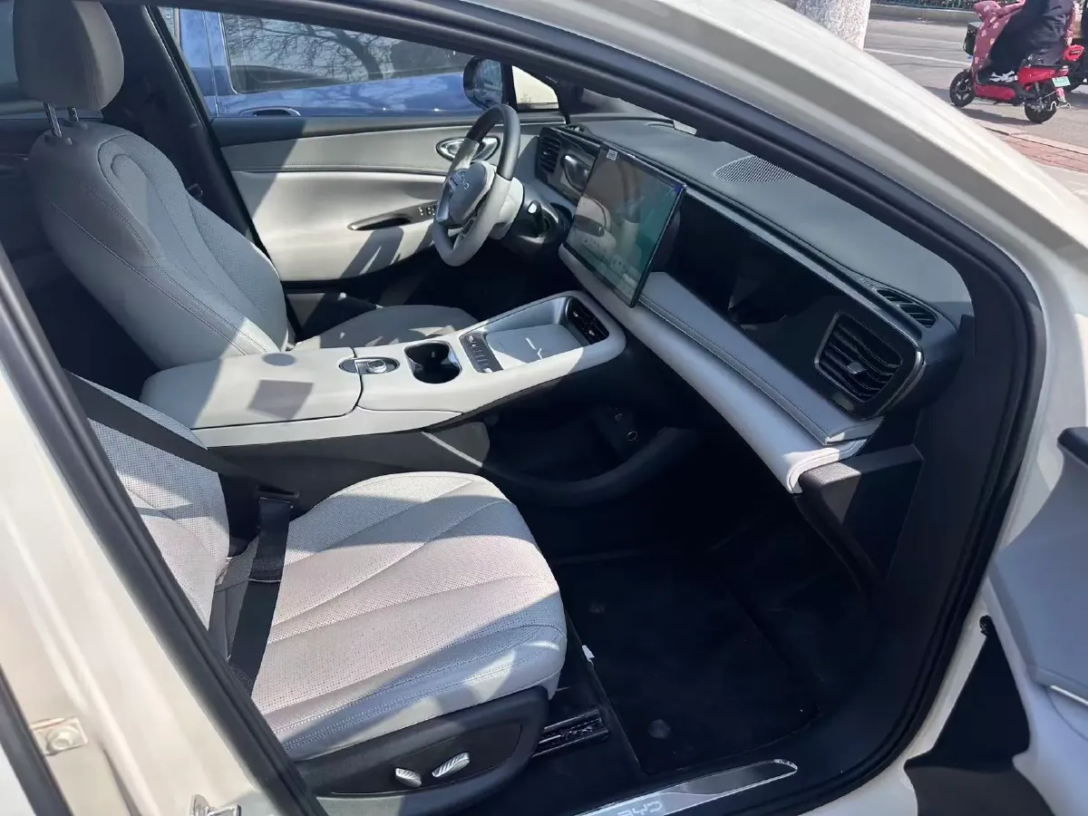 2025 LanDian E5 PLUS 1.5L 95HP L4 E-CVT PHEV,autocango,china used car exporter,china ev exporter,chinese used car exporter,chinese used ev exporter