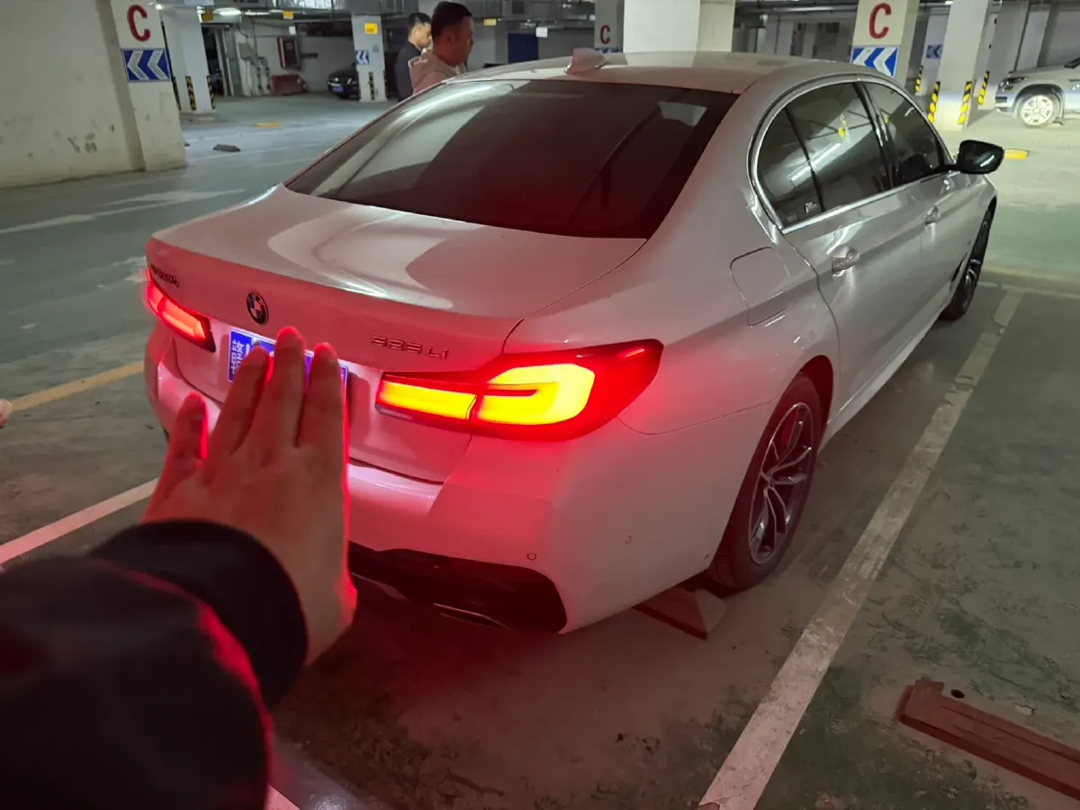 2022 BMW 5 Series 2.0T 184HP L4 8AT,autocango,china used car exporter,china ev exporter,chinese used car exporter,chinese used ev exporter