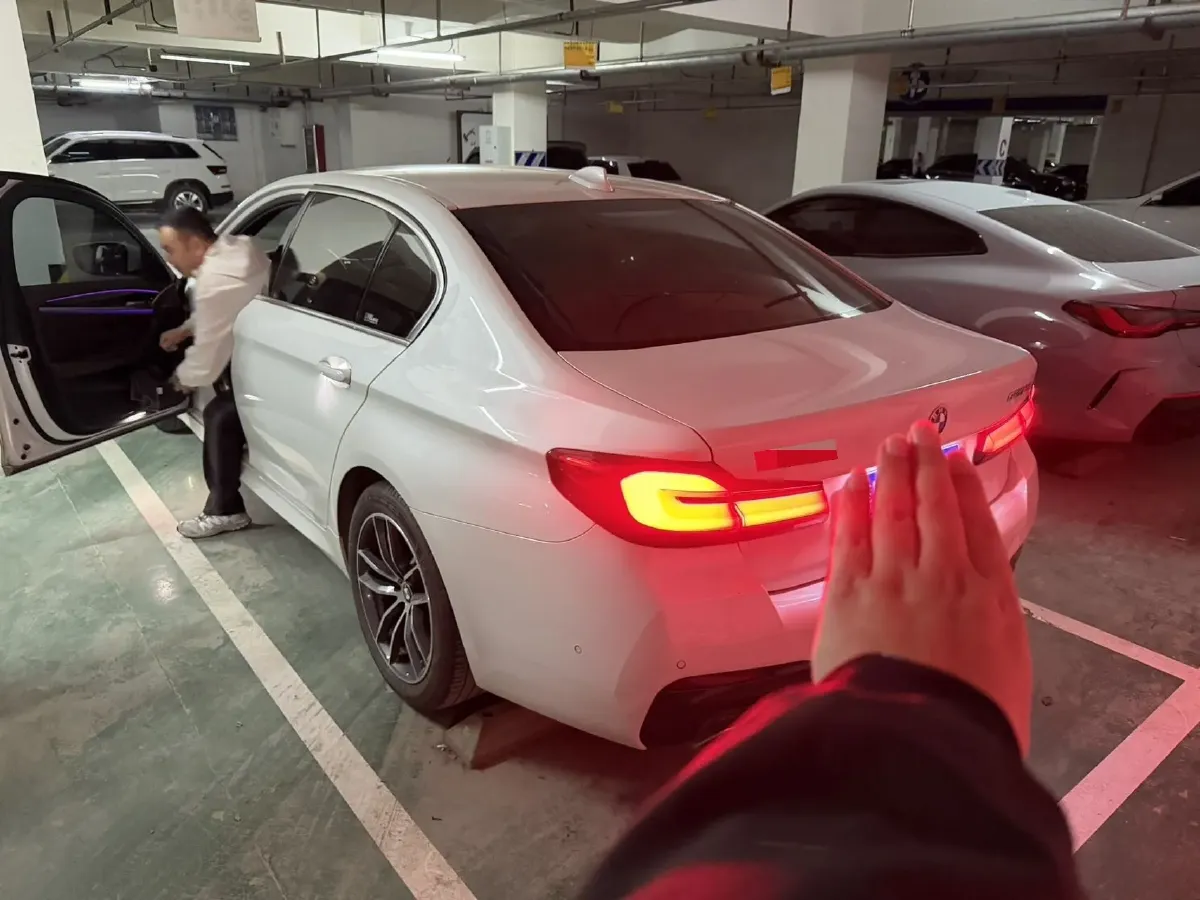 2022 BMW 5 Series 2.0T 184HP L4 8AT,autocango,china used car exporter,china ev exporter,chinese used car exporter,chinese used ev exporter
