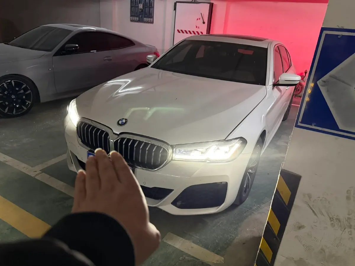 2022 BMW 5 Series 2.0T 184HP L4 8AT,autocango,china used car exporter,china ev exporter,chinese used car exporter,chinese used ev exporter