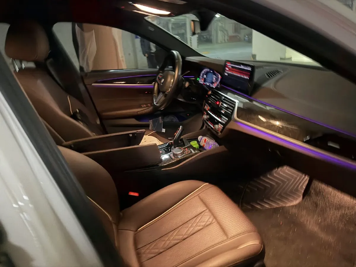 2022 BMW 5 Series 2.0T 184HP L4 8AT,autocango,china used car exporter,china ev exporter,chinese used car exporter,chinese used ev exporter