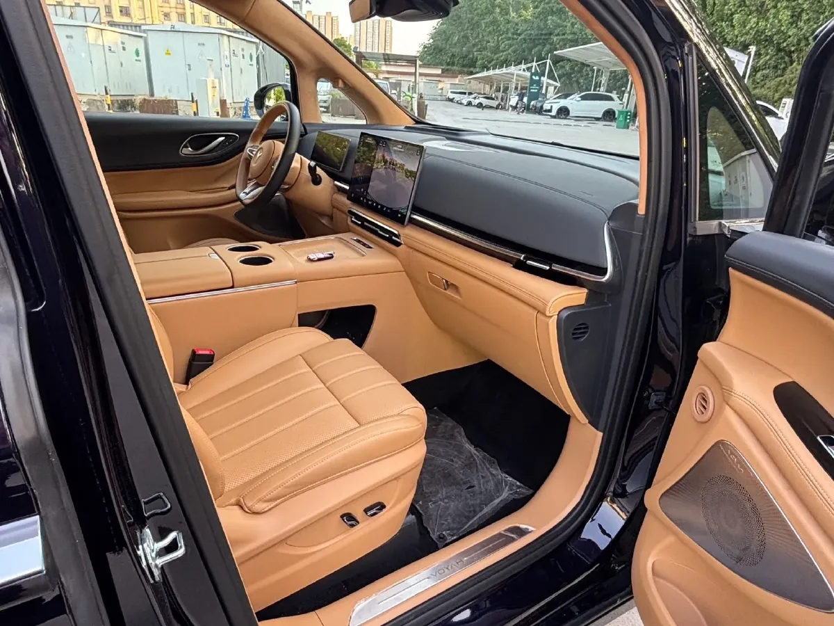 2025 Voyah Dream BEV 108.7KWH,autocango,china used car exporter,china ev exporter,chinese used car exporter,chinese used ev exporter