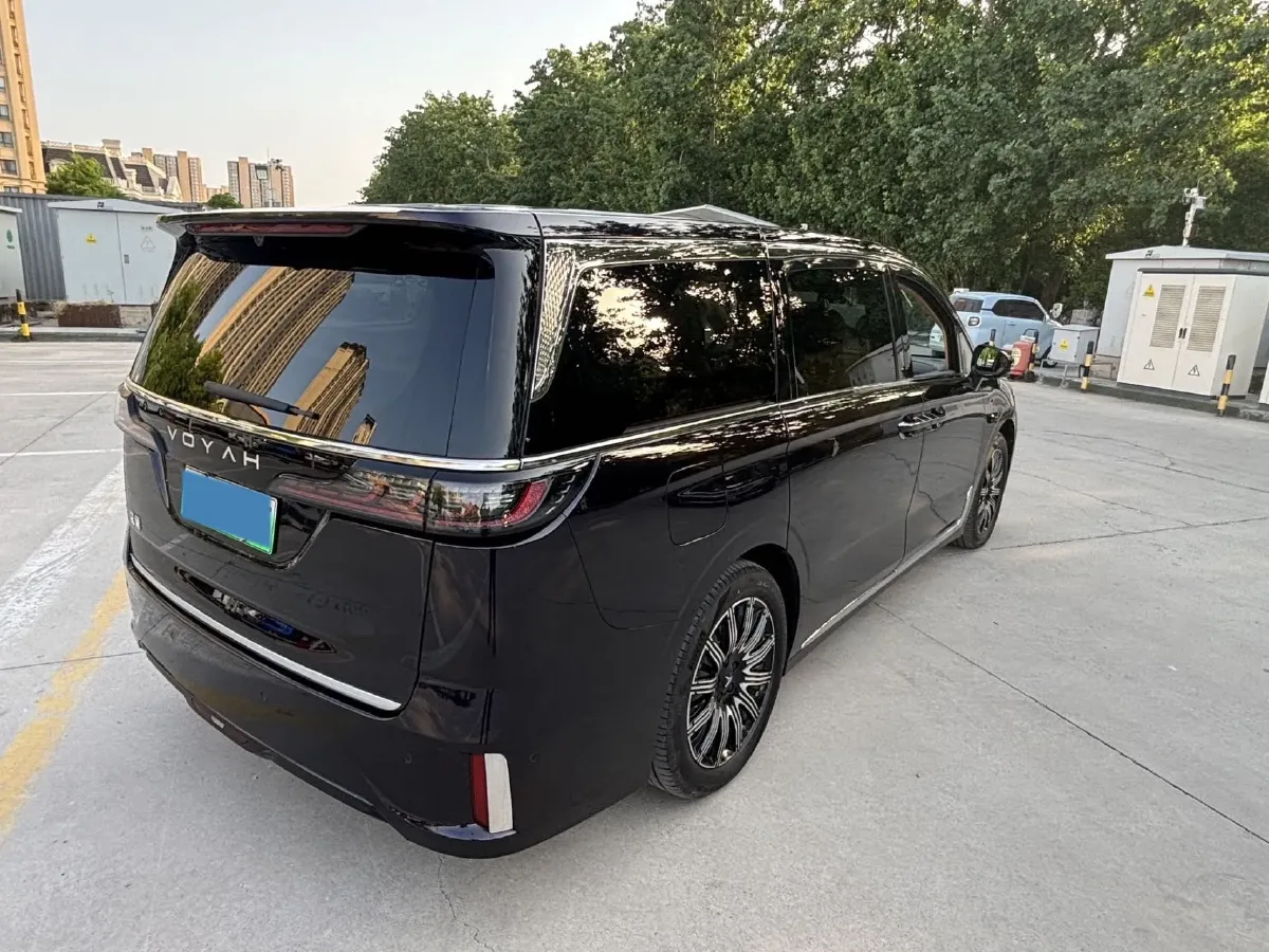 2025 Voyah Dream BEV 108.7KWH,autocango,china used car exporter,china ev exporter,chinese used car exporter,chinese used ev exporter