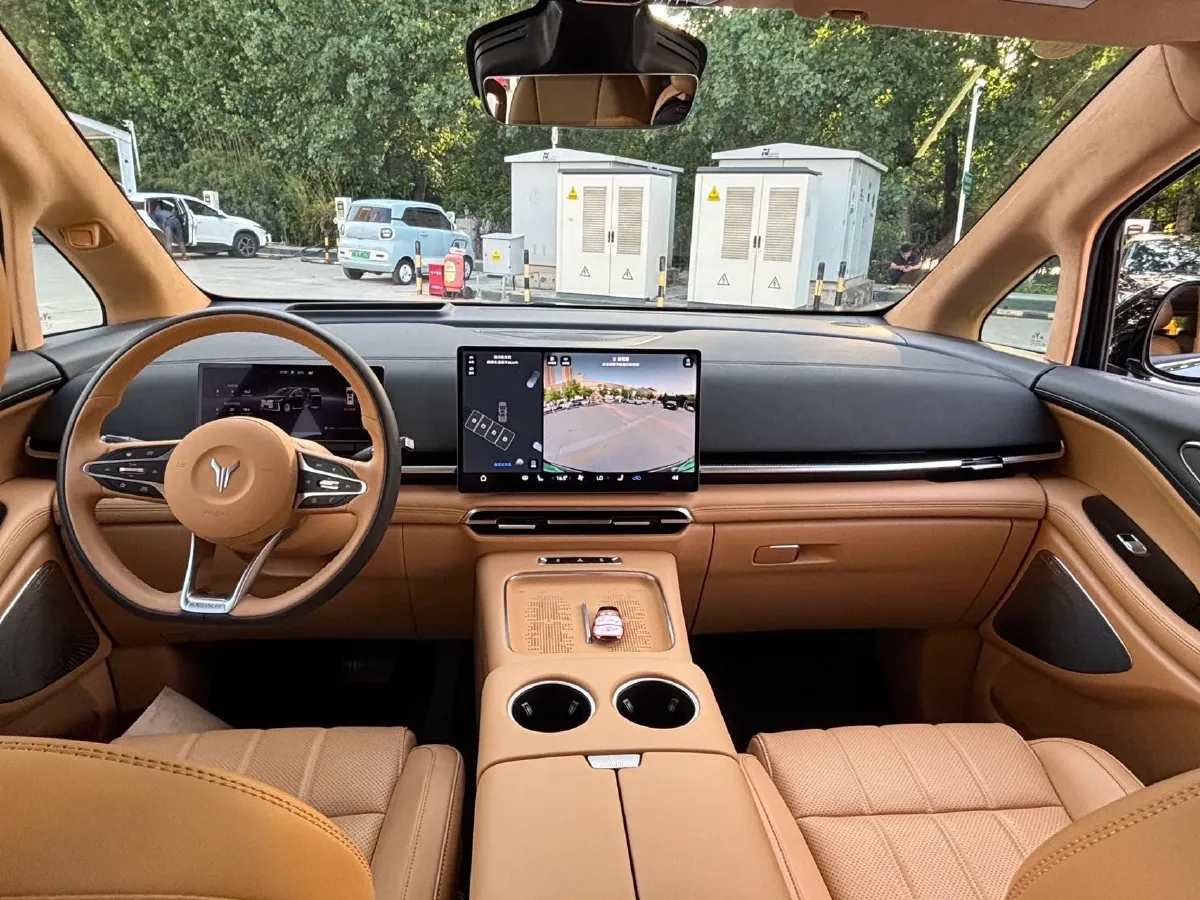 2025 Voyah Dream BEV 108.7KWH,autocango,china used car exporter,china ev exporter,chinese used car exporter,chinese used ev exporter