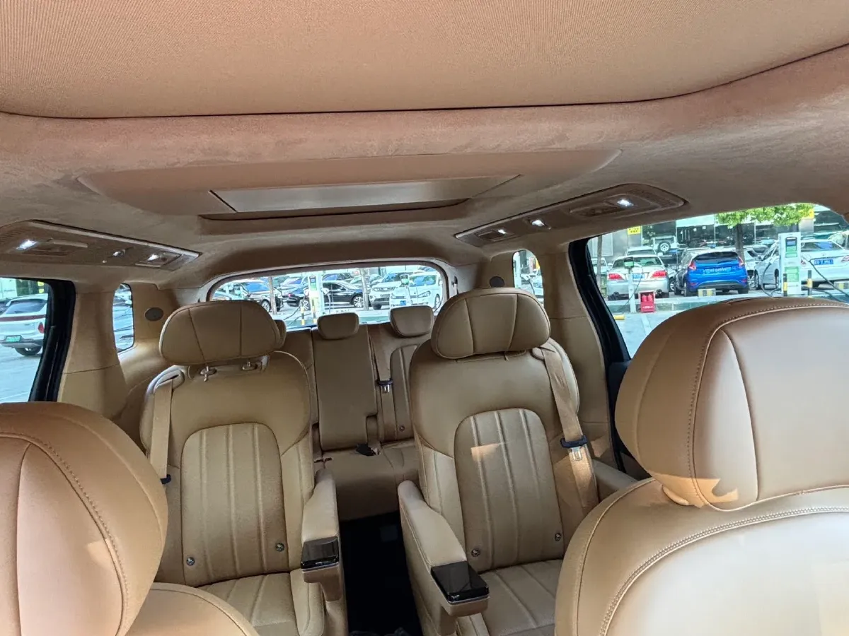 2025 Voyah Dream BEV 108.7KWH,autocango,china used car exporter,china ev exporter,chinese used car exporter,chinese used ev exporter