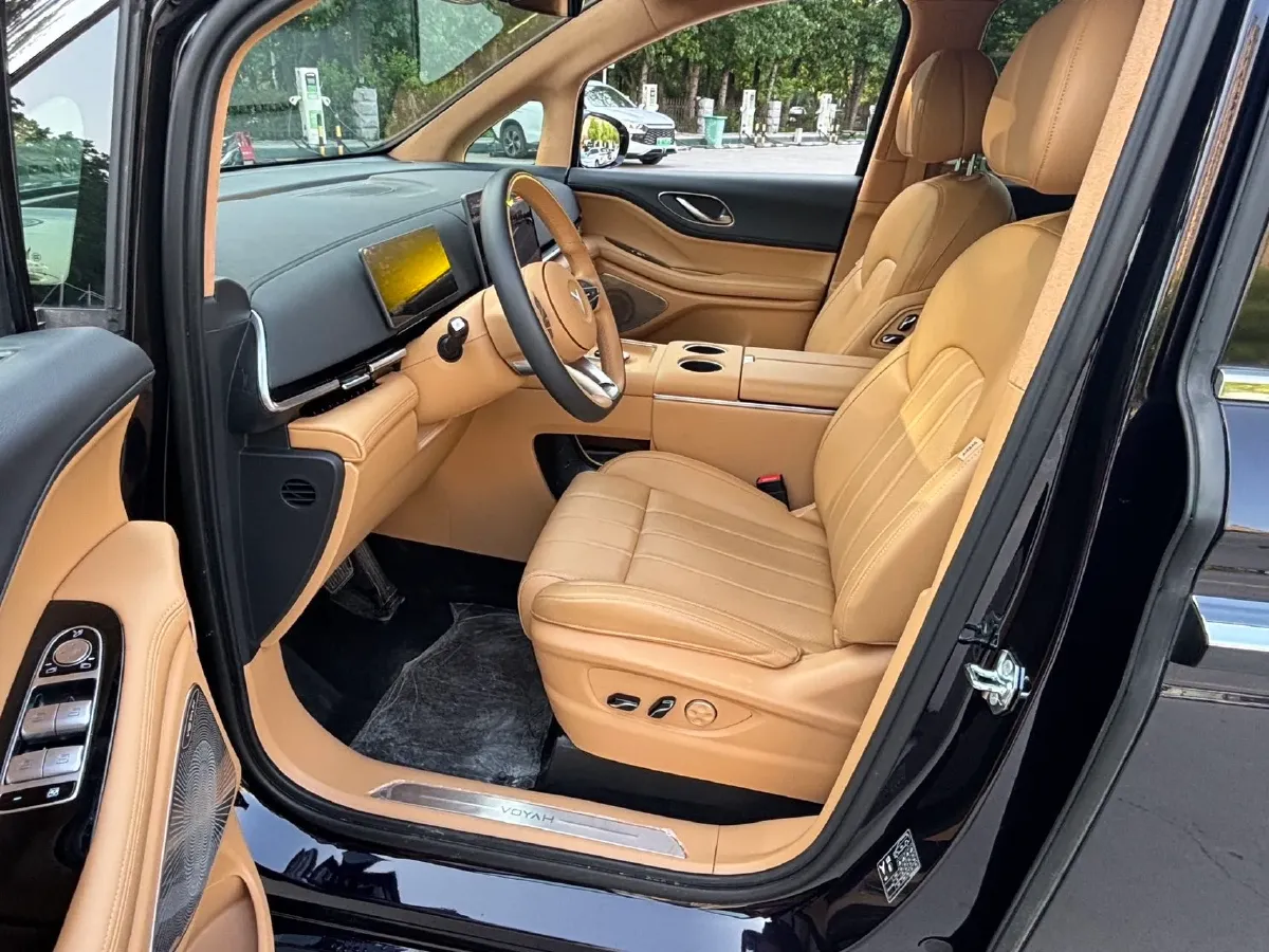 2025 Voyah Dream BEV 108.7KWH,autocango,china used car exporter,china ev exporter,chinese used car exporter,chinese used ev exporter